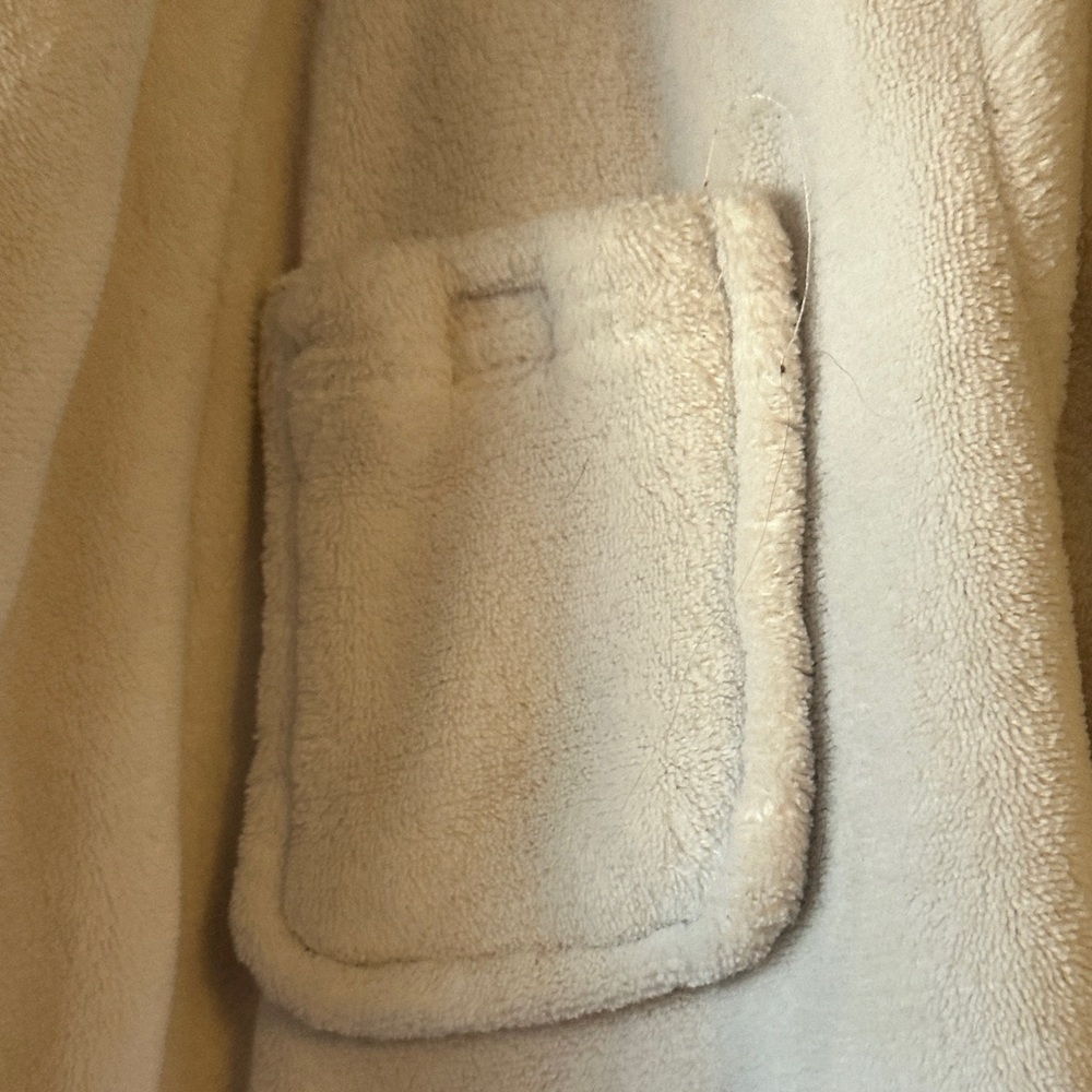 Women's White Plush Robe - Picture 5 of 8